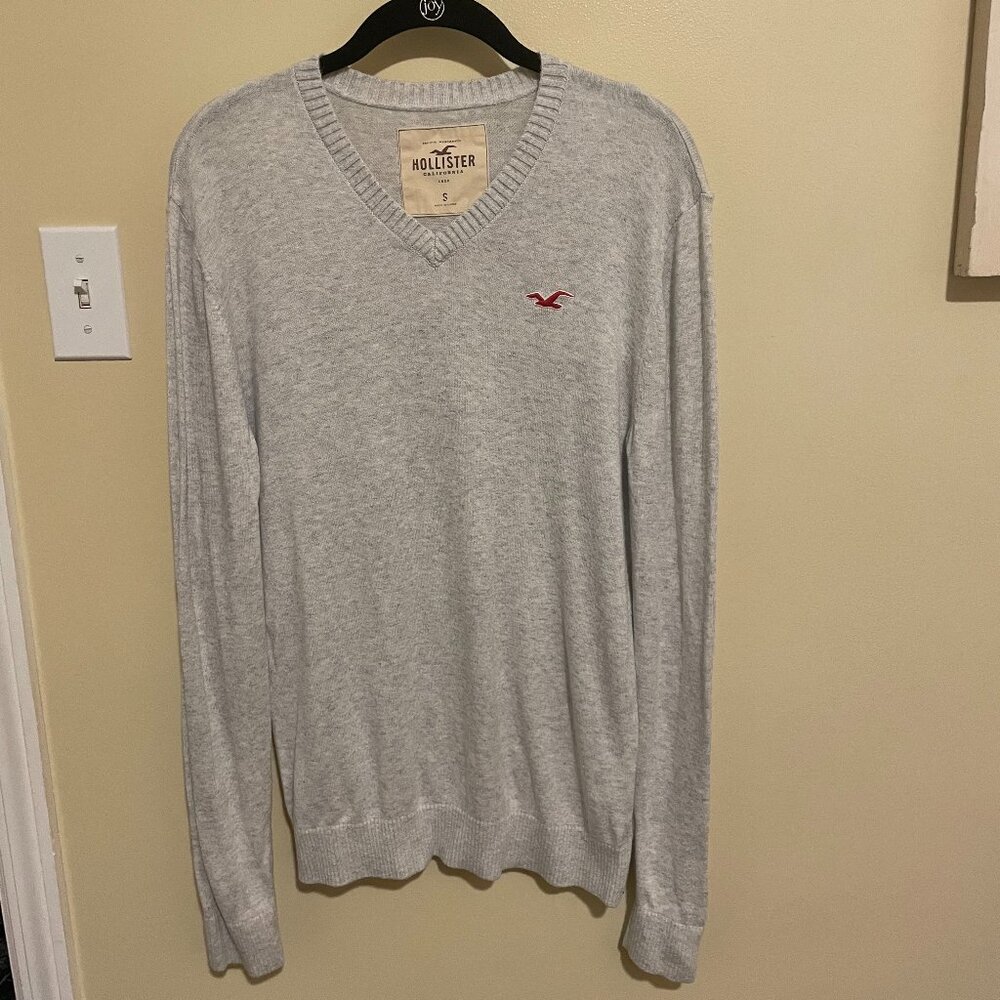 Hollister Men's Small Gray V-Neck Long Sleeve Sweater